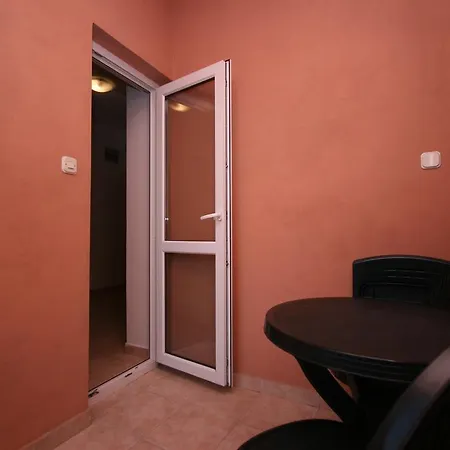 Apartment Basioli Sali Rum bild