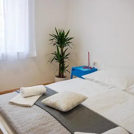 Apartment Basioli Sali Rum bild