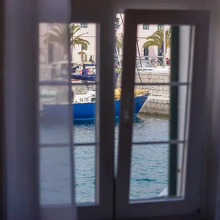 Apartment Basioli Sali Rum bild